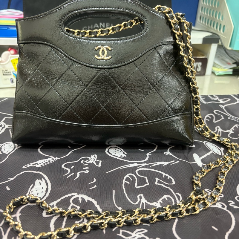 CHANEL 香奈兒 31 Nano bag(黑/金-亮面小牛皮/金黑雙色鏈帶)-0