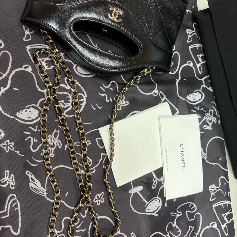 CHANEL 香奈兒 31 Nano bag(黑/金-亮面小牛皮/金黑雙色鏈帶)-10