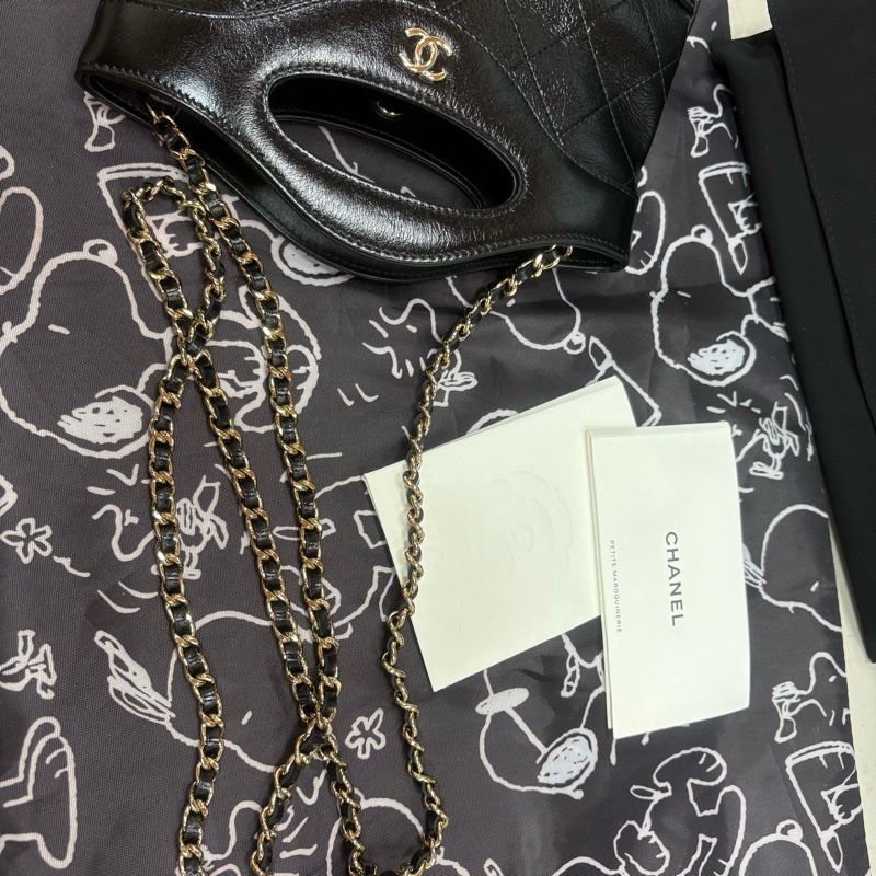 CHANEL 香奈兒 31 Nano bag(黑/金-亮面小牛皮/金黑雙色鏈帶)-11