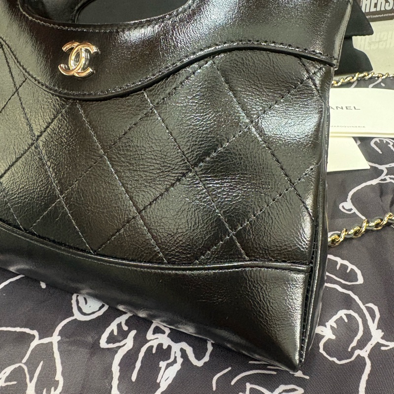 CHANEL 香奈兒 31 Nano bag(黑/金-亮面小牛皮/金黑雙色鏈帶)-16