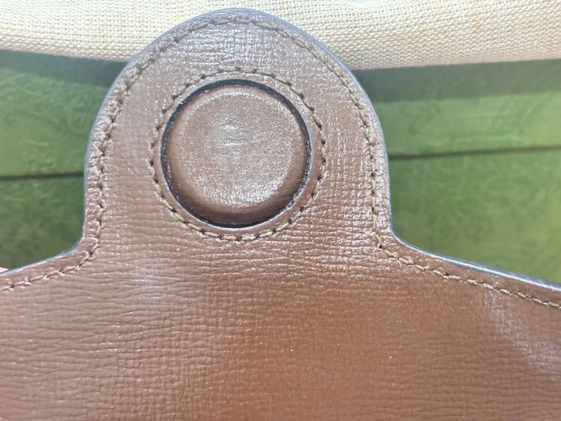 GUCCI 馬銜釦 小盒子斜背包-8