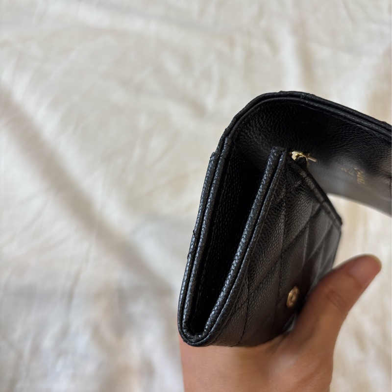 CHANEL AP4096 黑淡金 荔枝 拉鍊單層卡包 晶片款-6