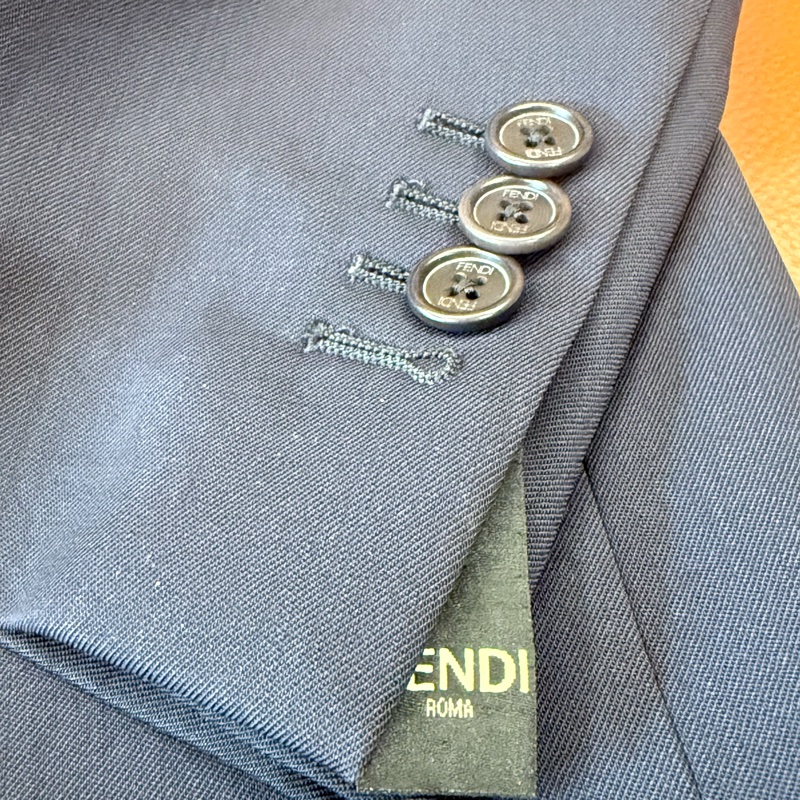 極稀真品 FENDI 精紡100%純羊毛藏青色(深藍)修身西裝 義大利製開真釦眼袖口 設計師訂製款版型-1