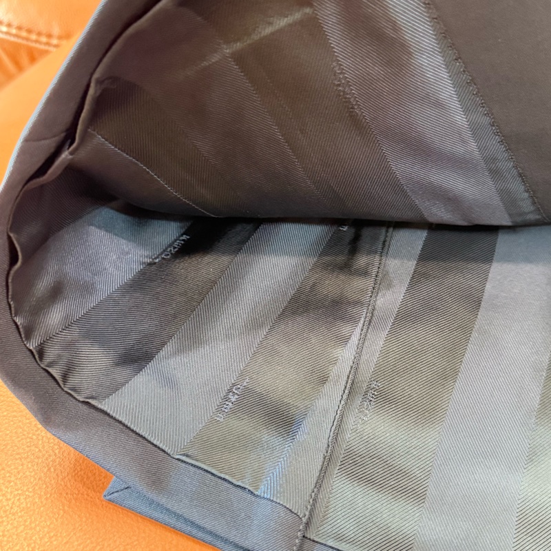 極稀真品 FENDI 精紡100%純羊毛藏青色(深藍)修身西裝 義大利製開真釦眼袖口 設計師訂製款版型-26