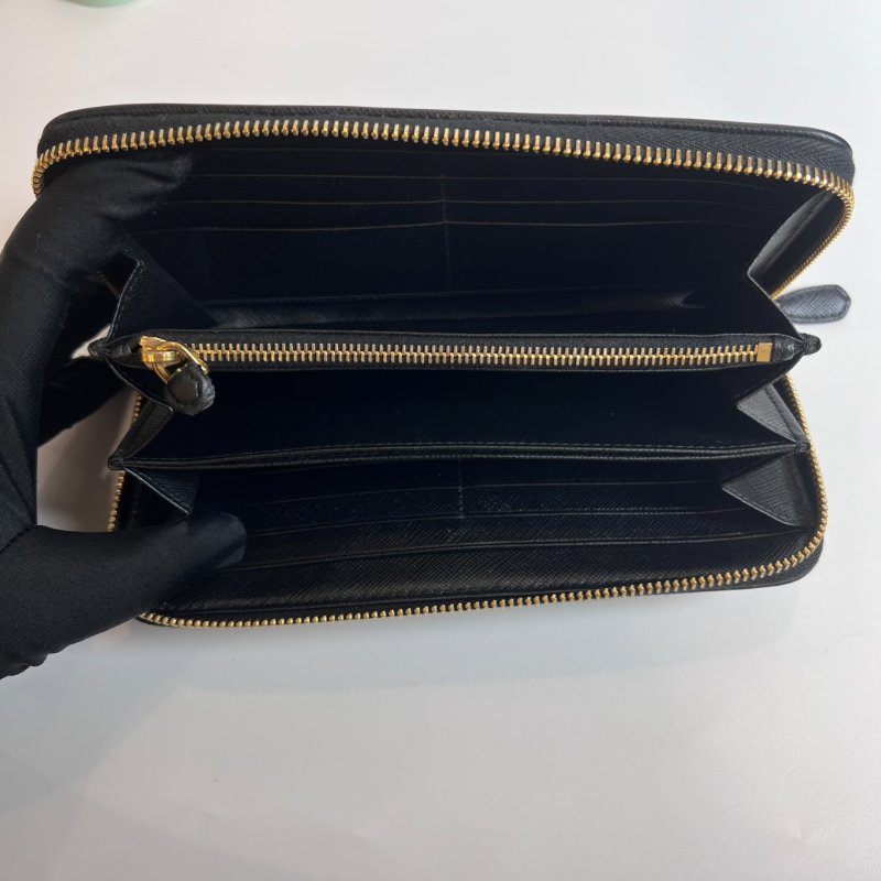 PRADA 黑布質ㄇ拉長夾-4