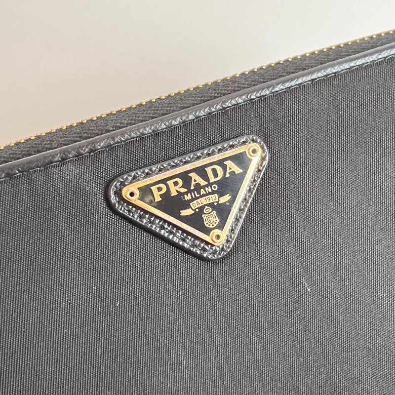 PRADA 黑布質ㄇ拉長夾-6