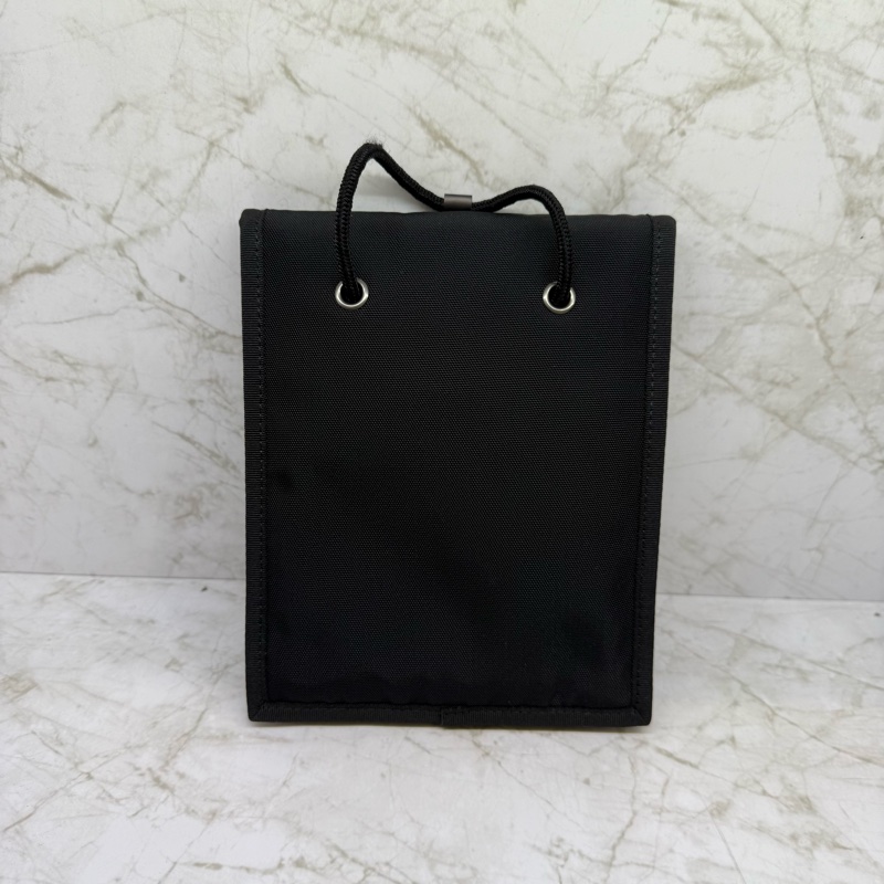 Balenciaga Explorer系列品牌粗體字母尼龍斜背包/黑-1