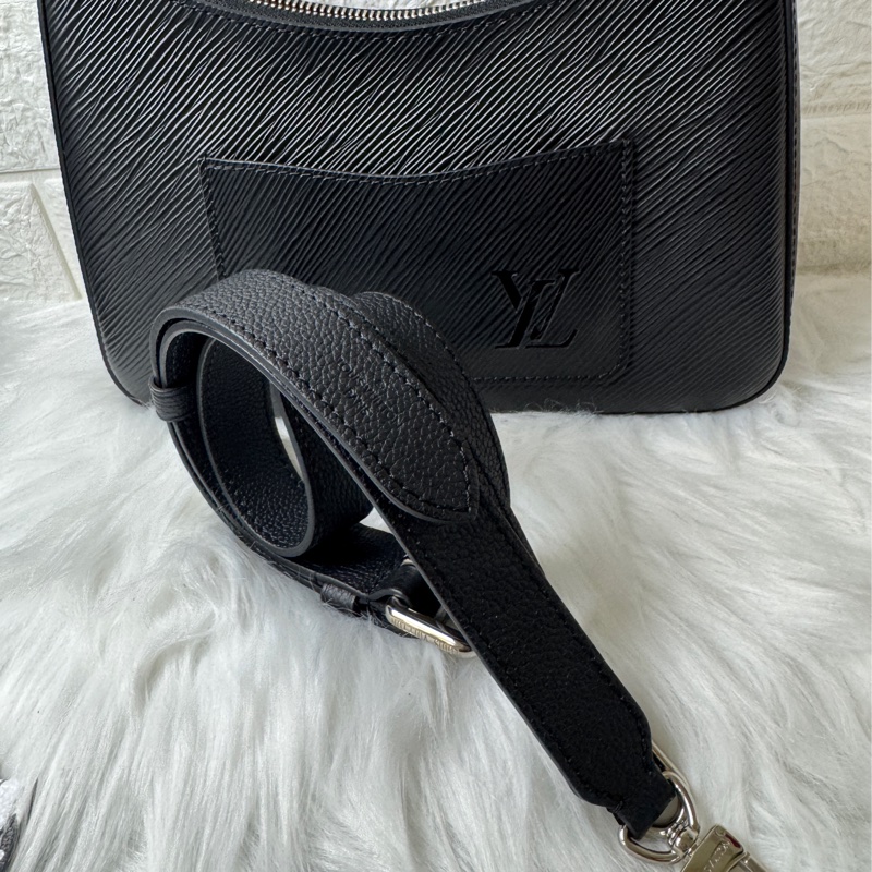 LOUIS VUITTON Epi Marelle 肩背袋（晶片款）-21