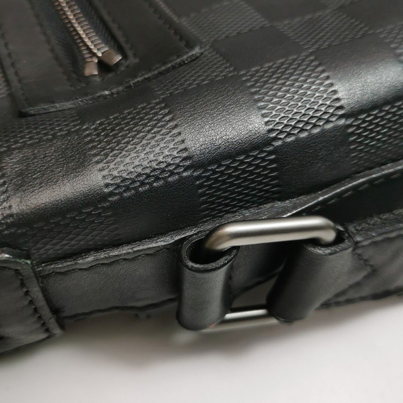 Louis Vuitton (LV) 牛皮 棋盤格 拉鏈 斜背包-21