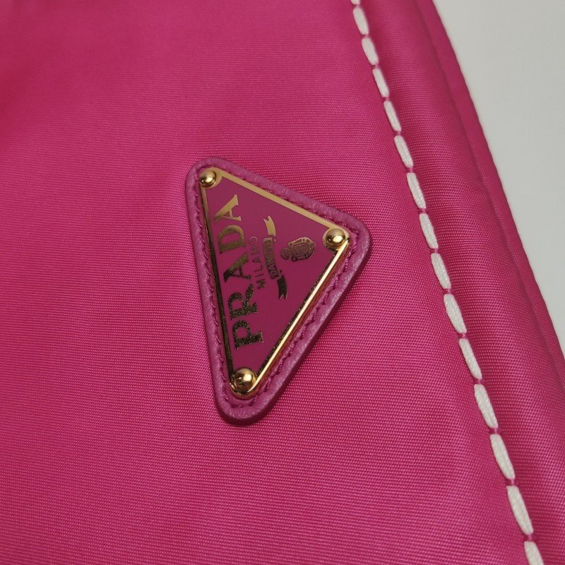 Prada 牛皮 尼龍布 純色 三角標誌 單肩包-11