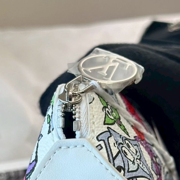 Louis Vuitton 限量塗鴉鉛筆袋-18