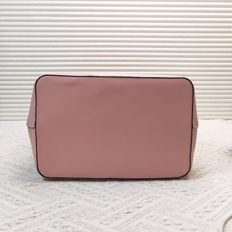 LV 粉色epi水波纹牛皮 水桶包 手提包 肩背包-5