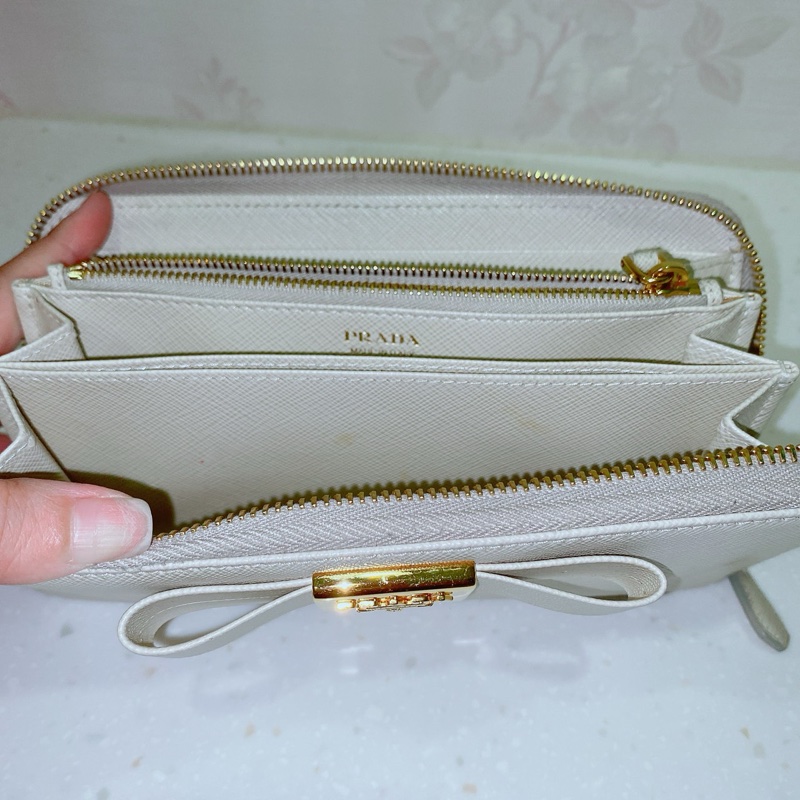 米白色Prada長夾-4