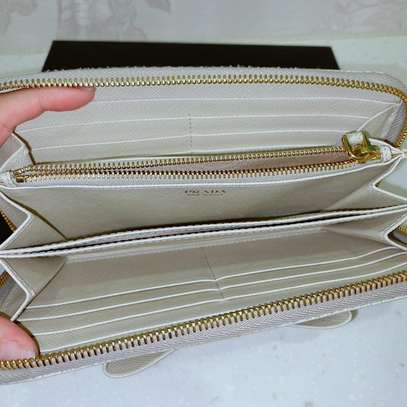 米白色Prada長夾-9