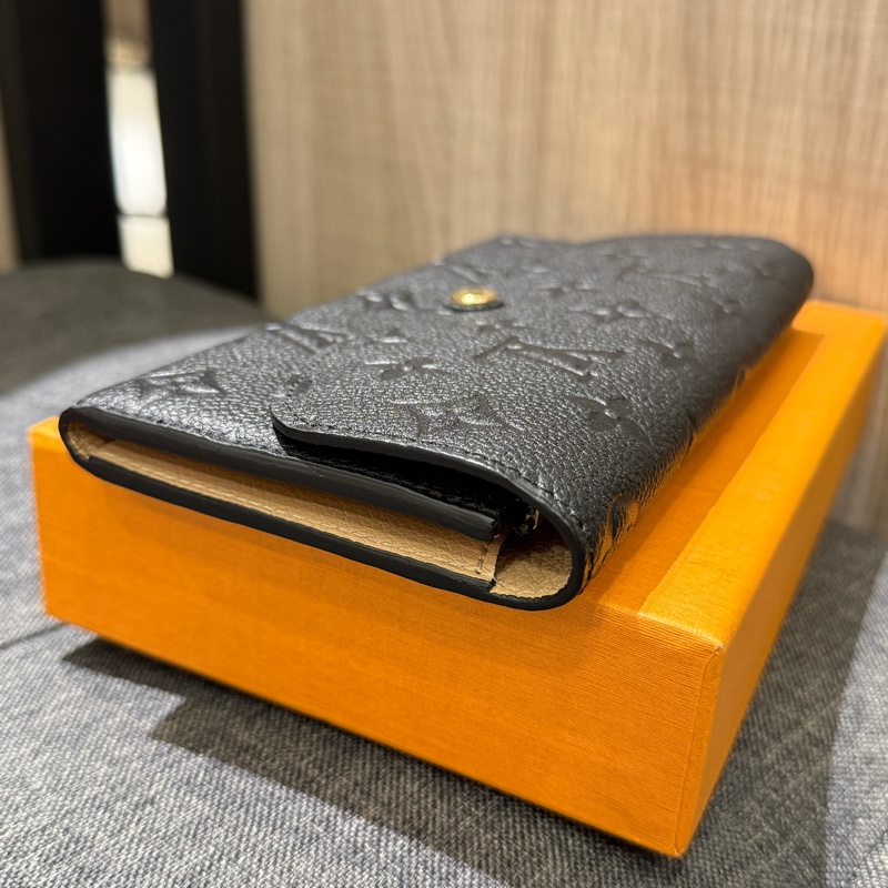 全新LV Emilie 黑色壓紋牛皮拼米色內裏金釦開釦長夾 皮夾 M62369-4