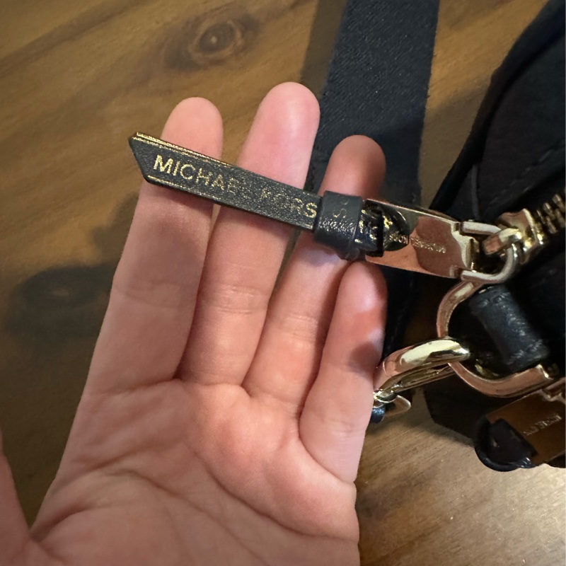 MICHAEL KORS 海軍藍相機包-11