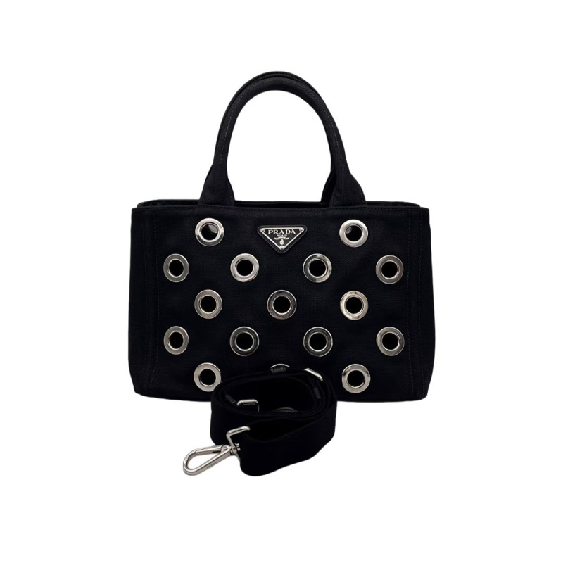 「JL精品代購」97新prada黑銀洞洞沙灘包小號-0