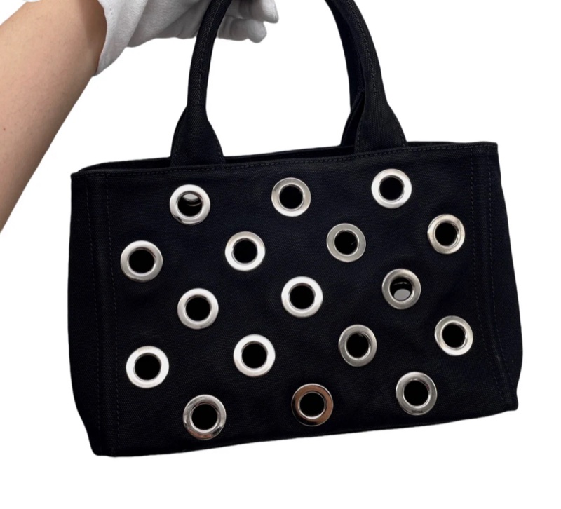 「JL精品代購」97新prada黑銀洞洞沙灘包小號-3