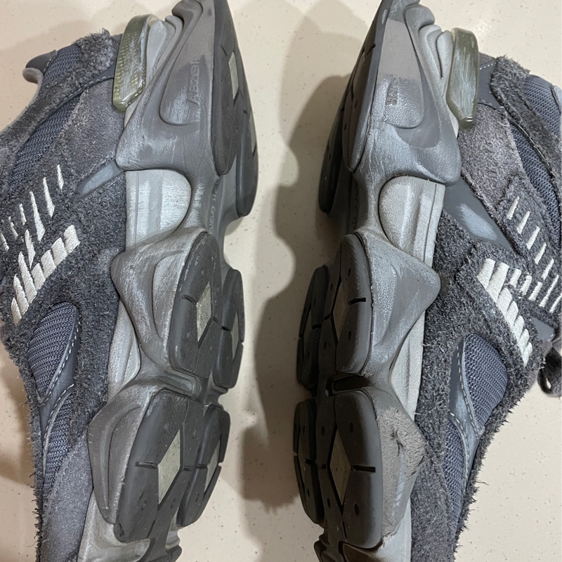 New Balance 紐巴倫 NB 9060 灰色 U9060SG 尺寸:US6M/US7.5W/UK5.5/EU38.5/CM24 穿約一個月 有輕微破損如圖 不介意者購買-2