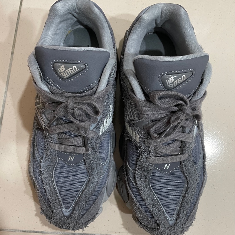 New Balance 紐巴倫 NB 9060 灰色 U9060SG 尺寸:US6M/US7.5W/UK5.5/EU38.5/CM24 穿約一個月 有輕微破損如圖 不介意者購買-7