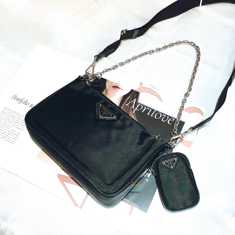 【 全新商品 】PRADA 1BH168 Re-Nylon 黑色 銀三角 尼龍 三合一 麻將包 鍊包 多空能背法-2