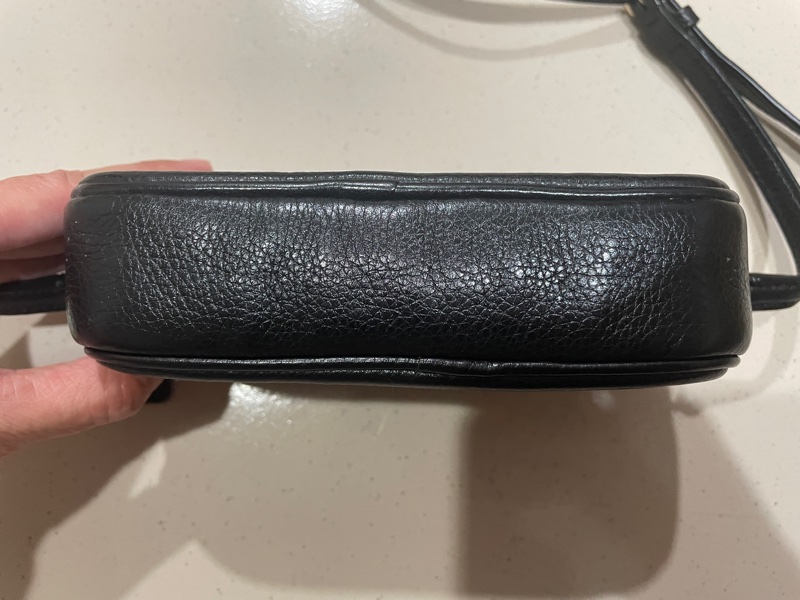 coach隨身斜背包 皮質非常好 吊牌已剪 工作關係 服裝搭配用 搭配服裝使用 型號 53372-3