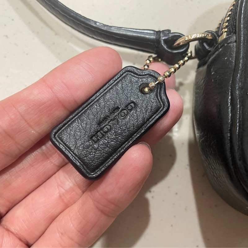 coach隨身斜背包 皮質非常好 吊牌已剪 工作關係 服裝搭配用 搭配服裝使用 型號 53372-4