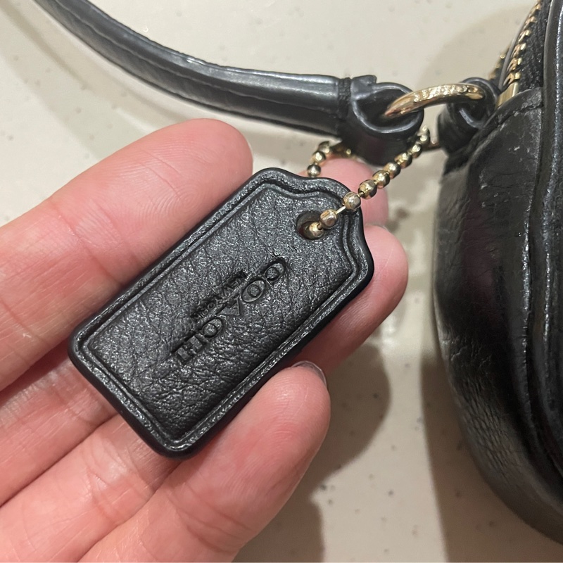 coach隨身斜背包 皮質非常好 吊牌已剪 工作關係 服裝搭配用 搭配服裝使用 型號 53372-14