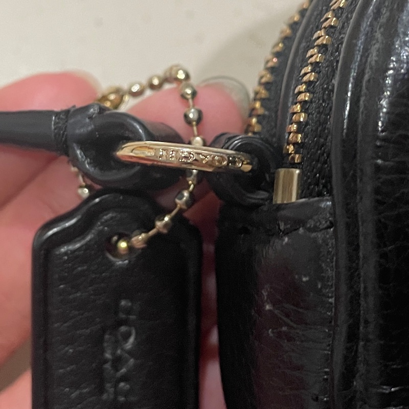 coach隨身斜背包 皮質非常好 吊牌已剪 工作關係 服裝搭配用 搭配服裝使用 型號 53372-15