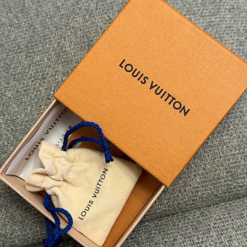 Louis Vuitton monogram row brooch M02284-3