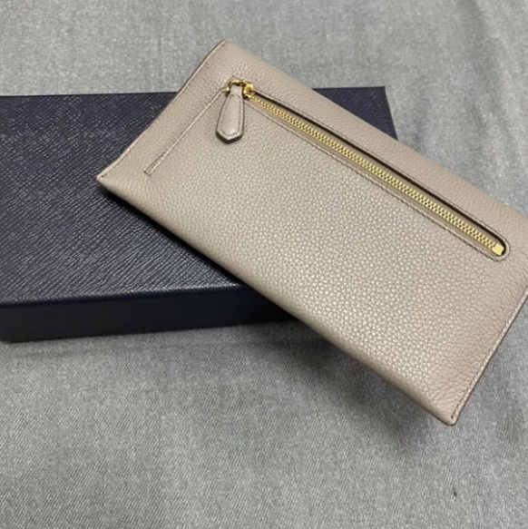 PRADA 牛皮皮革 金扣 信封 錢包 (3人追蹤)-1