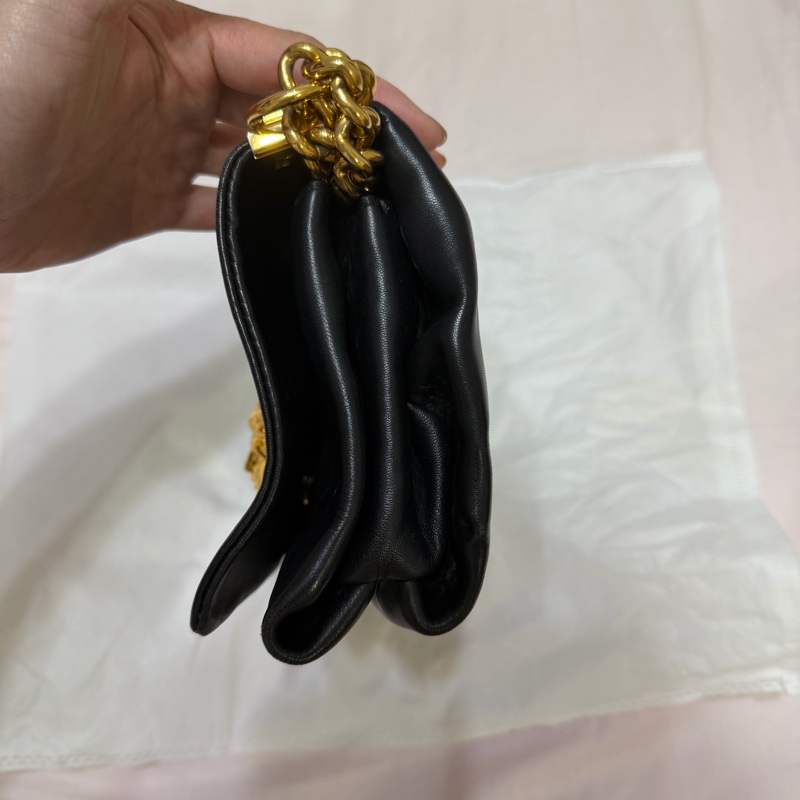 「JL精品代購」9新Versace 美杜莎經典金頭黑色軟皮 鏈條包-9