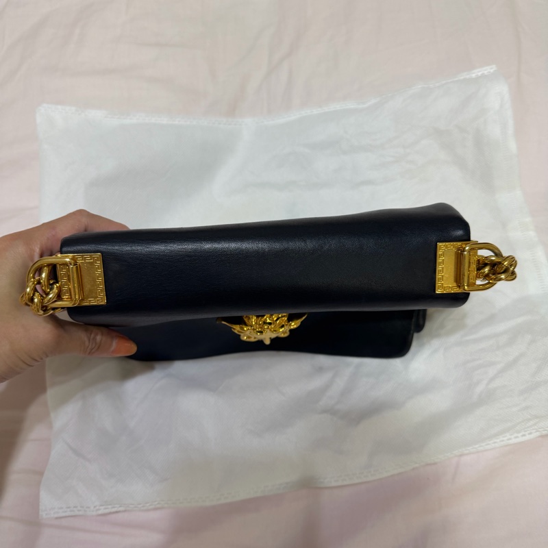 「JL精品代購」9新Versace 美杜莎經典金頭黑色軟皮 鏈條包-12