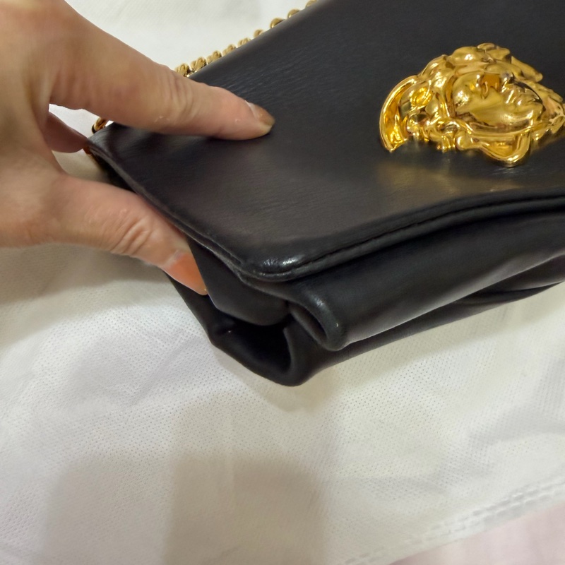 「JL精品代購」9新Versace 美杜莎經典金頭黑色軟皮 鏈條包-18