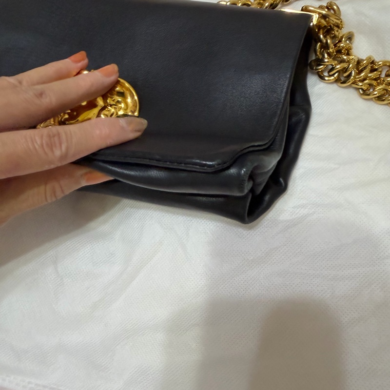 「JL精品代購」9新Versace 美杜莎經典金頭黑色軟皮 鏈條包-19