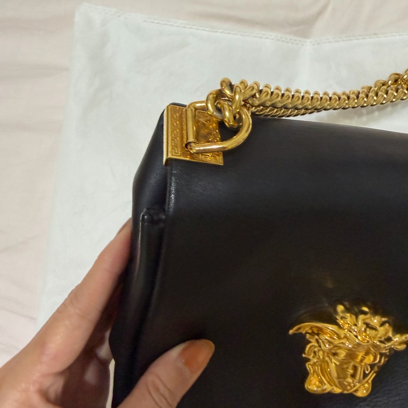 「JL精品代購」9新Versace 美杜莎經典金頭黑色軟皮 鏈條包-20