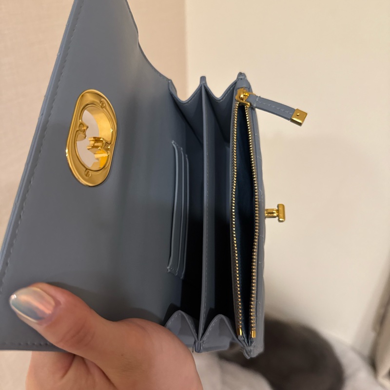 Dior Miss Caro 迷你包 雲藍色 Macrocannage 大籐格紋羊皮-10