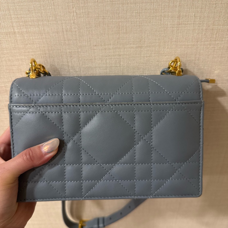 Dior Miss Caro 迷你包 雲藍色 Macrocannage 大籐格紋羊皮-13