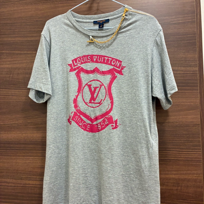 Louis vuitton 路易威登 女款 經典logo灰色造型鍊 二手上衣-0