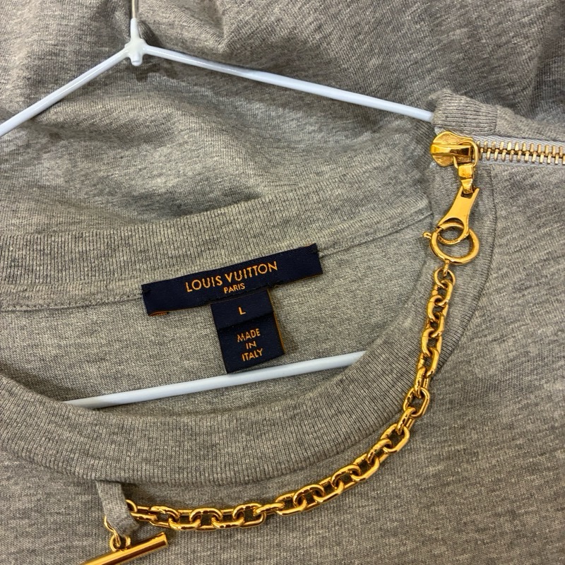 Louis vuitton 路易威登 女款 經典logo灰色造型鍊 二手上衣-11