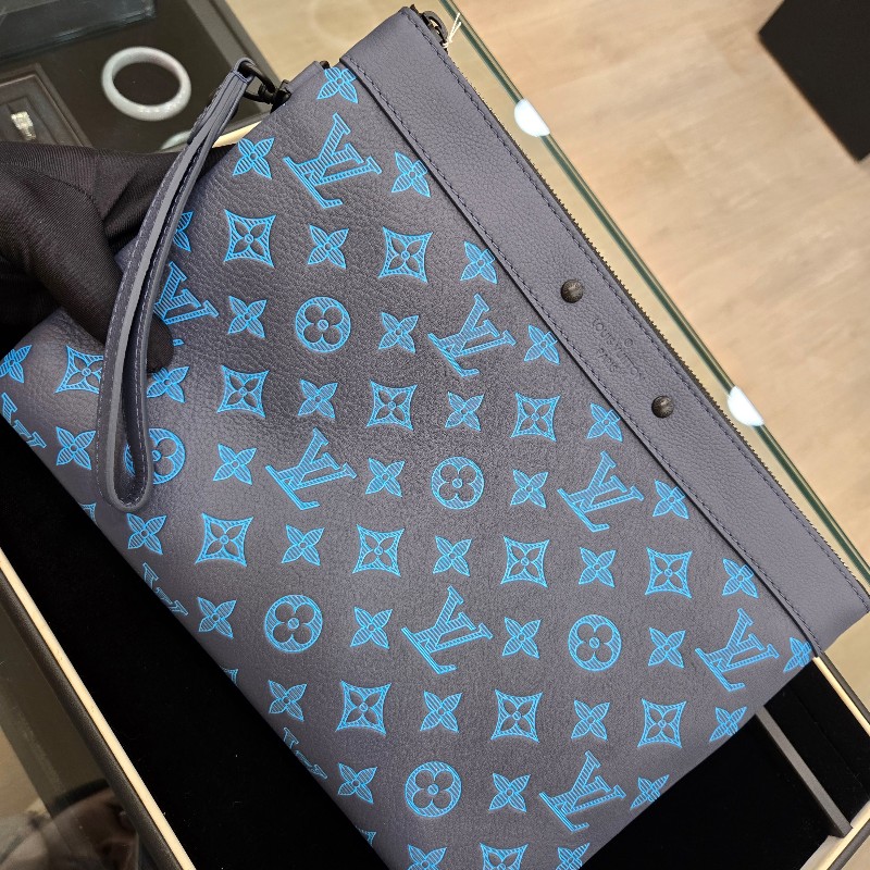 〔全配〕Louis Vuitton - 藍色壓紋手拿包-0