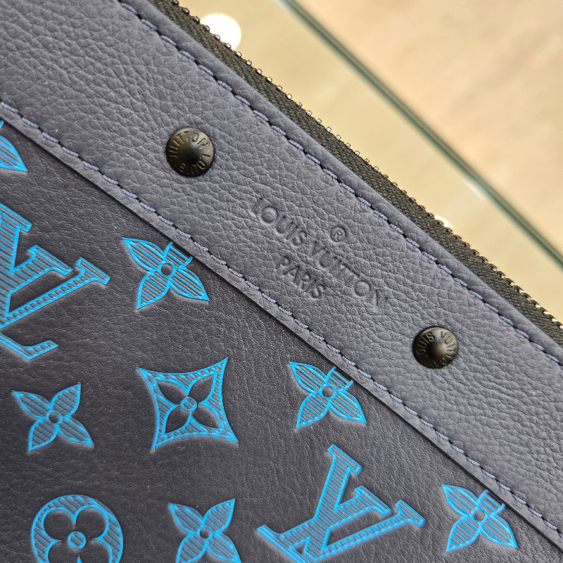 〔全配〕Louis Vuitton - 藍色壓紋手拿包-4