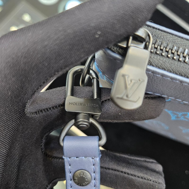 〔全配〕Louis Vuitton - 藍色壓紋手拿包-9