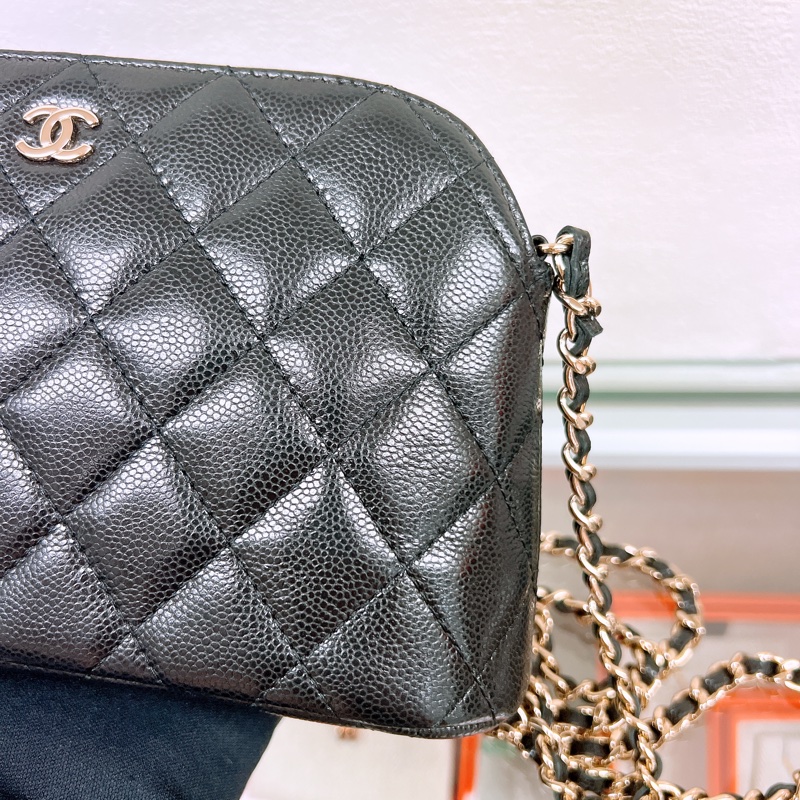 全新 Chanel 25A 黑金牛皮貝殼包/ woc-2