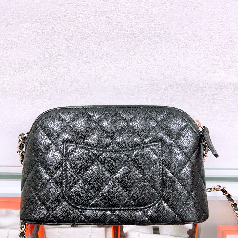 全新 Chanel 25A 黑金牛皮貝殼包/ woc-4