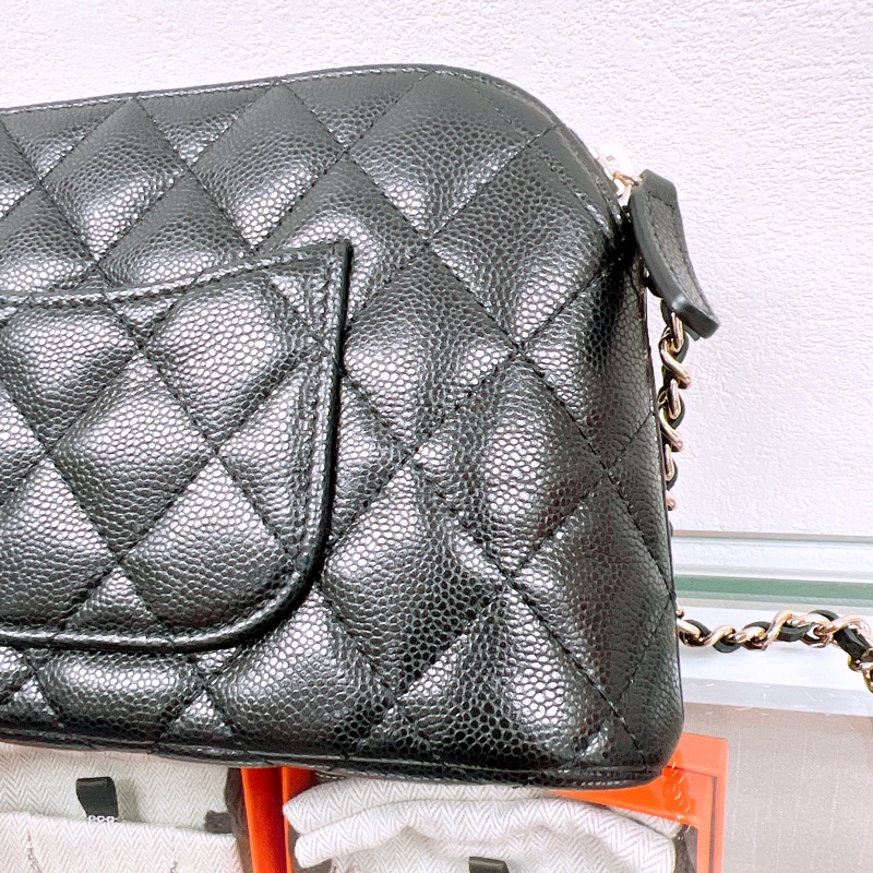 全新 Chanel 25A 黑金牛皮貝殼包/ woc-5