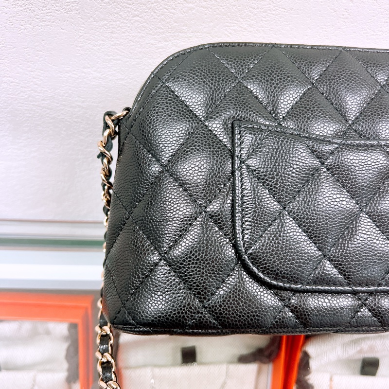 全新 Chanel 25A 黑金牛皮貝殼包/ woc-6