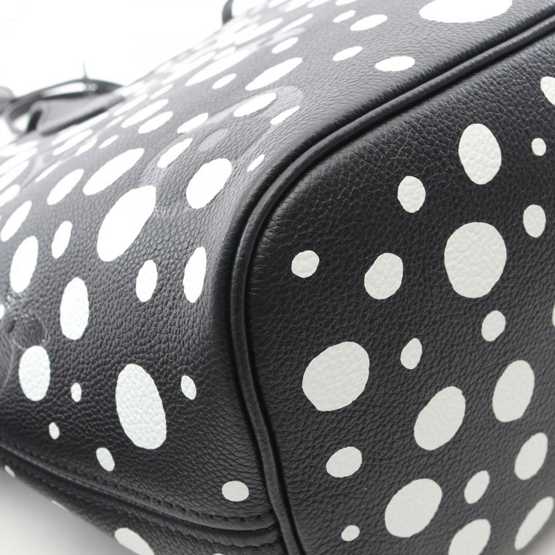 Louis Vuitton x yayoi kusama Neverfull MM 手提包,採用 Monogram Empreinte 皮革,黑白配無限圓點,M46390-4