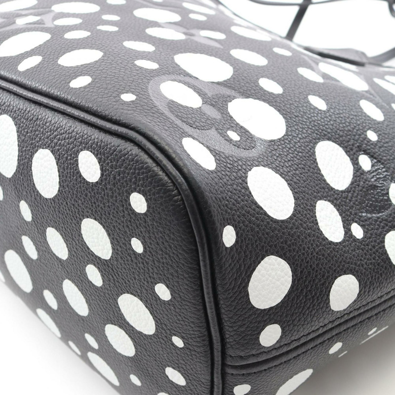 Louis Vuitton x yayoi kusama Neverfull MM 手提包,採用 Monogram Empreinte 皮革,黑白配無限圓點,M46390-5