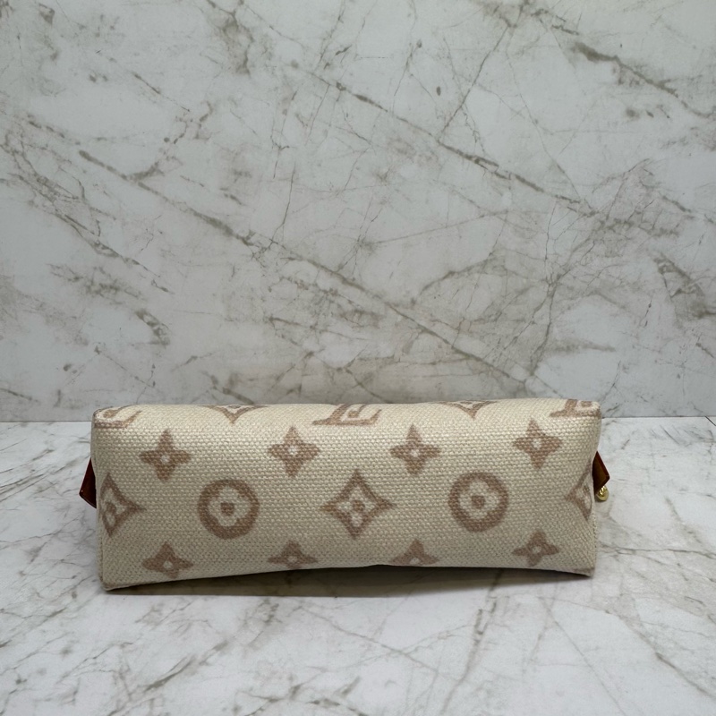 LV米色徽章圖案化妝包/晶片M14909-2